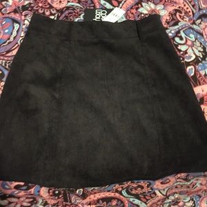 🌈Black velvet skirt with tags🌈